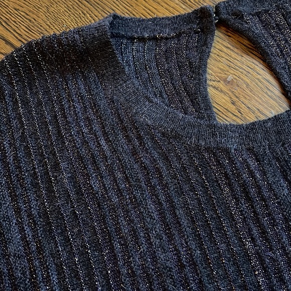 CLUB MONACO elongated pullover sz small, 3/4 sleeve. - Picture 5 of 6